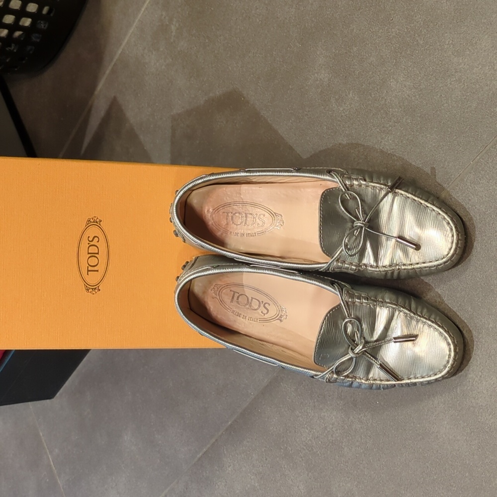 Tod's Gommino Driving shoes size 7 Silver